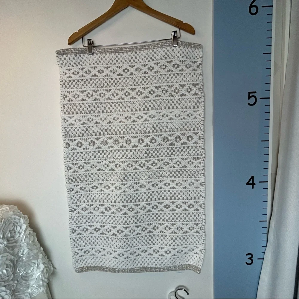 Threshold Bath Area Rug‎ 3D Raised Horizontal Pattern Neutral Colors